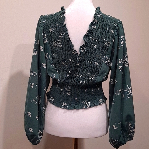 Abercrombie & Fitch  long sleeve Smocked wrap top - Picture 9 of 11